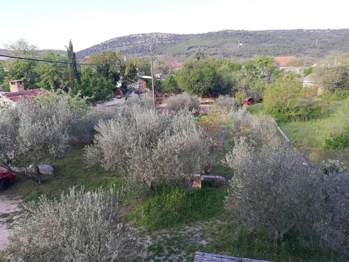 Spacious Family Apartment With Parking In The Shade And Barbecue House Sibenik Exterior photo
